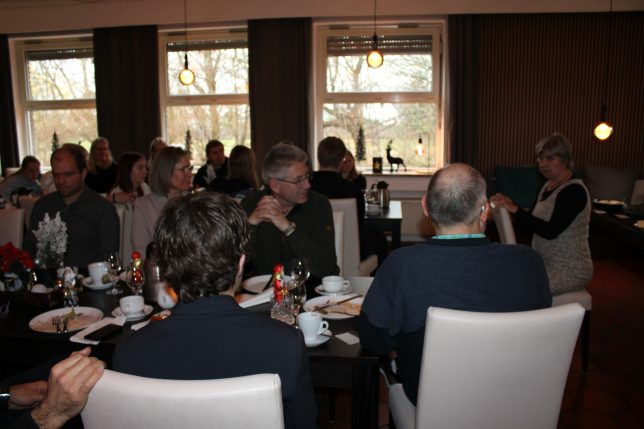 Susanne Söder-Beyer (l.) erfreute uns mit ihren tollen Märchen.